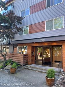 7501 Greenwood Ave N APT 101, Seattle, WA, 98103