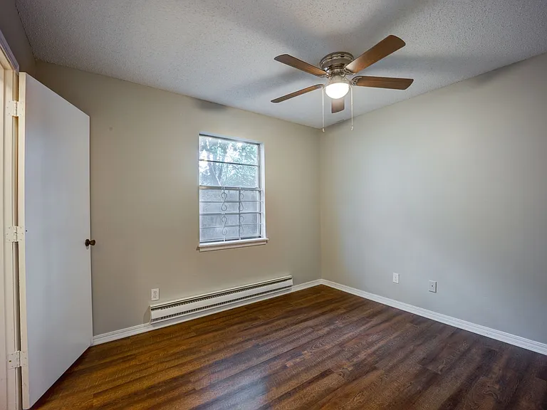 Magnolia Place: 1 & 2 Bedroom Apartments — Photo 22