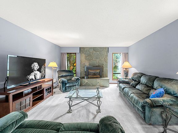 4th image of 3833 Lynn Valley Rd