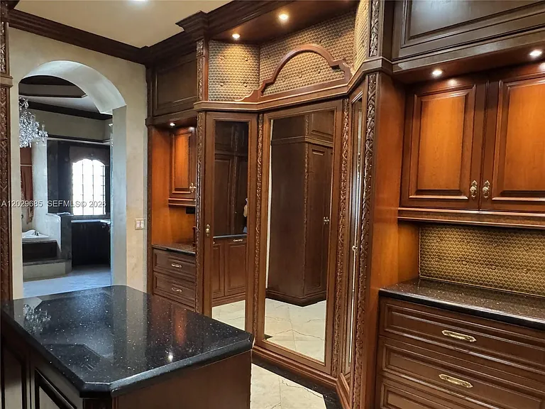 10445 Canterbury Ct — Photo 66