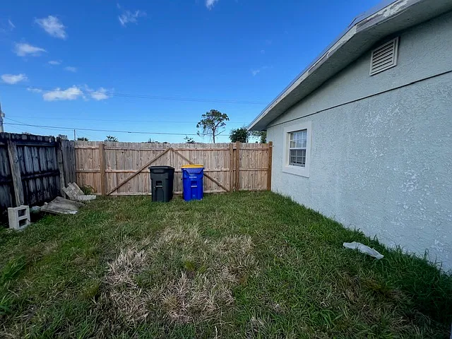 2831 NE Savannah Rd — Photo 8