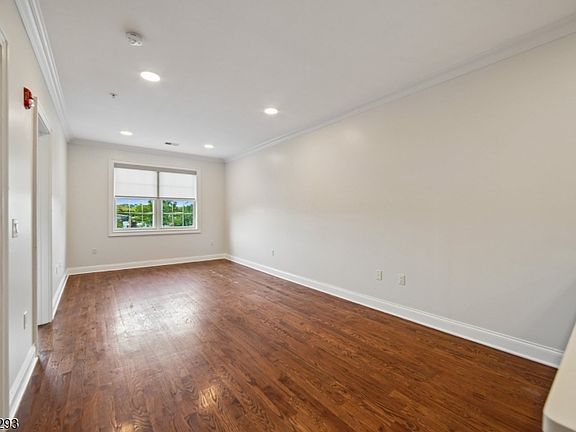 4th image of 226 Morris Ave APT 111