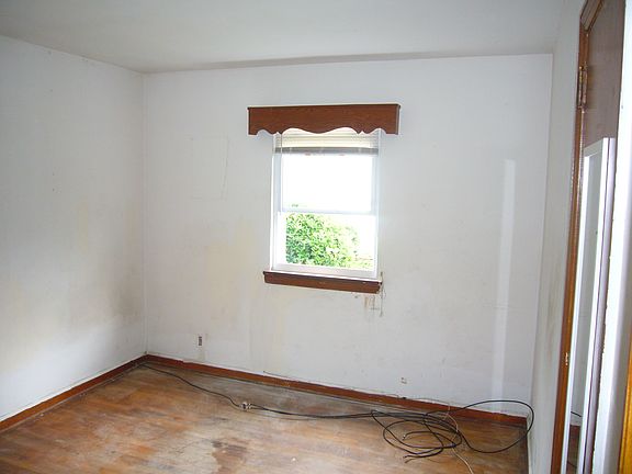 3rd image of 32 Park Pl