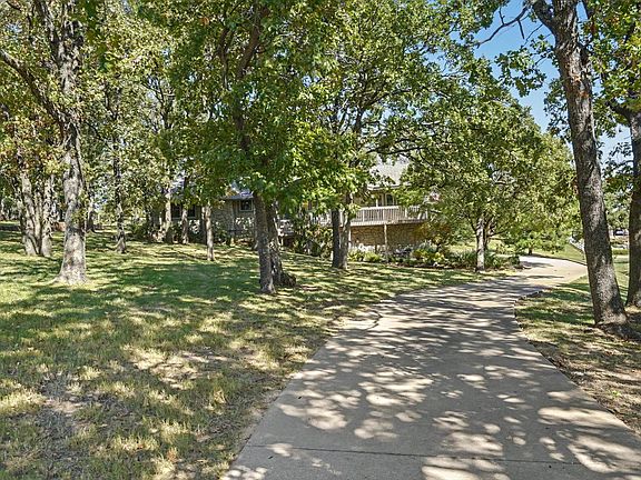 2nd image of 200 Belle Ln
