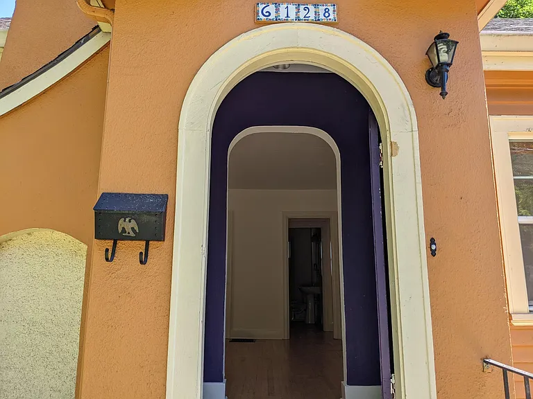 6128 S Corbett Ave — Photo 2
