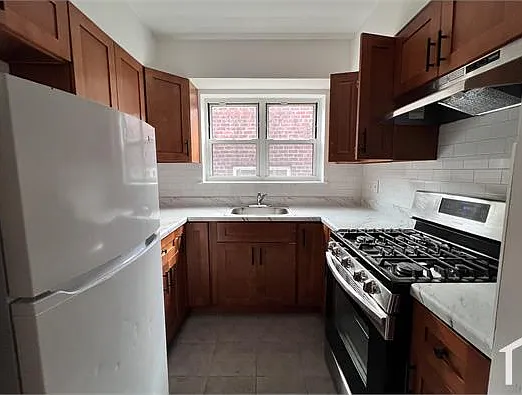 2033 Strang Ave #2 — Photo 11
