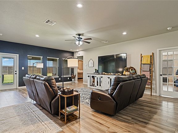 5th image of 1317 London Towne Blvd
