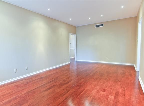 4th image of 10737 Park Village Pl #B