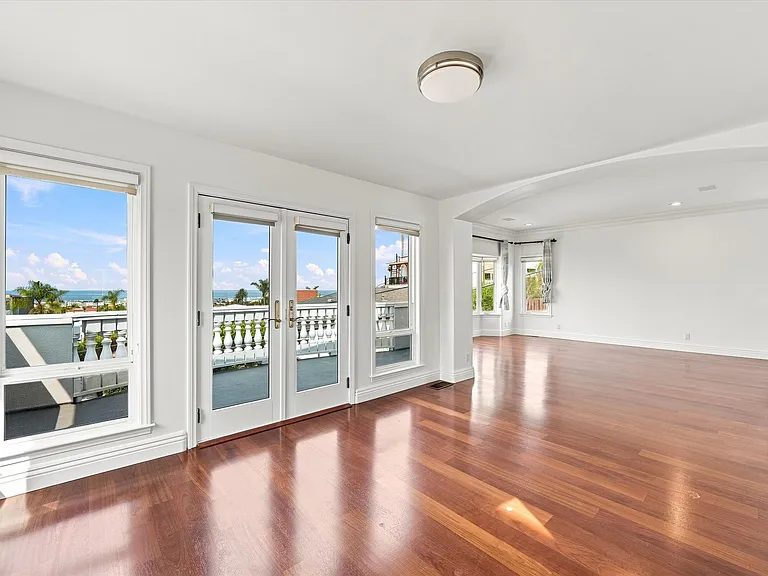 1220 Ocean Dr — Photo 11
