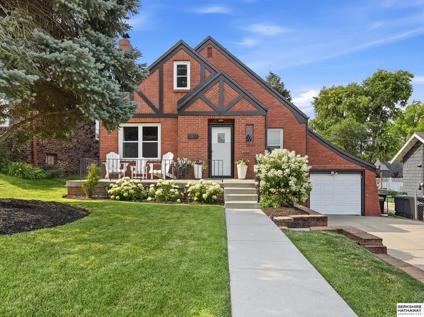 5807 Pierce St, Omaha, NE 68106