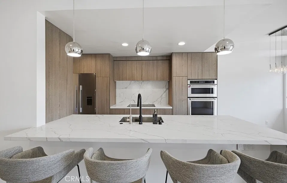 2 bed, 1061 sqft, $3,750 — Photo 1