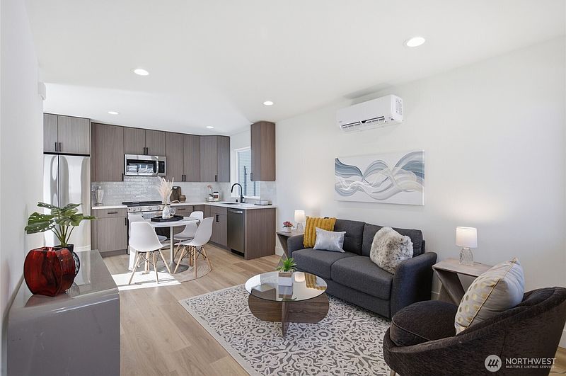 5th image of 9323 Marcus Avenue S #B