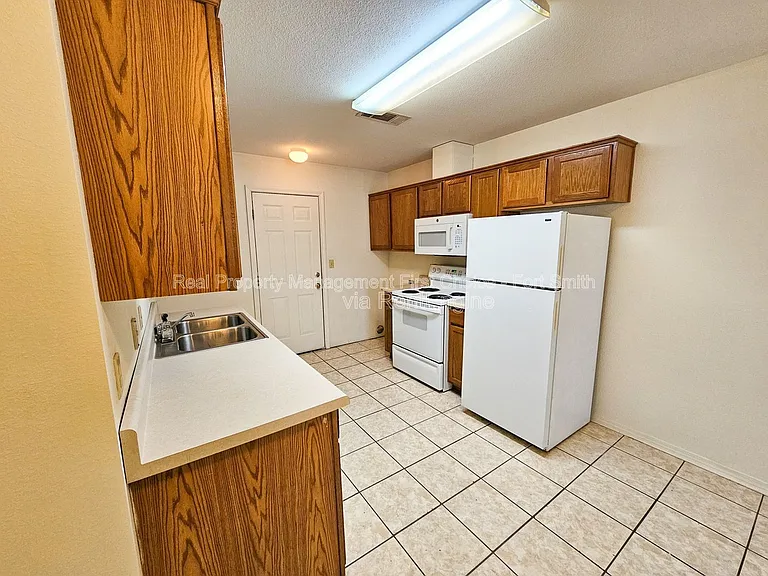1851 Brazil Ave — Photo 3