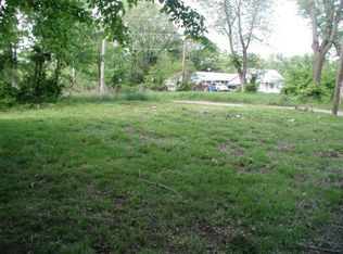 822 6th St, Carmi, IL 62821