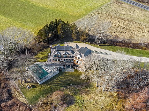 2nd image of 1879 Montauk Hwy