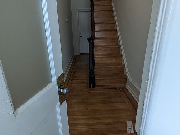 3rd image of 3510 Ainslie St #1