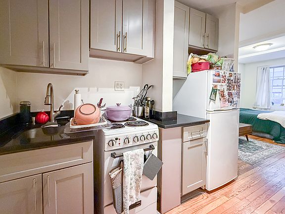 5th image of 304 E 41st St APT 508A