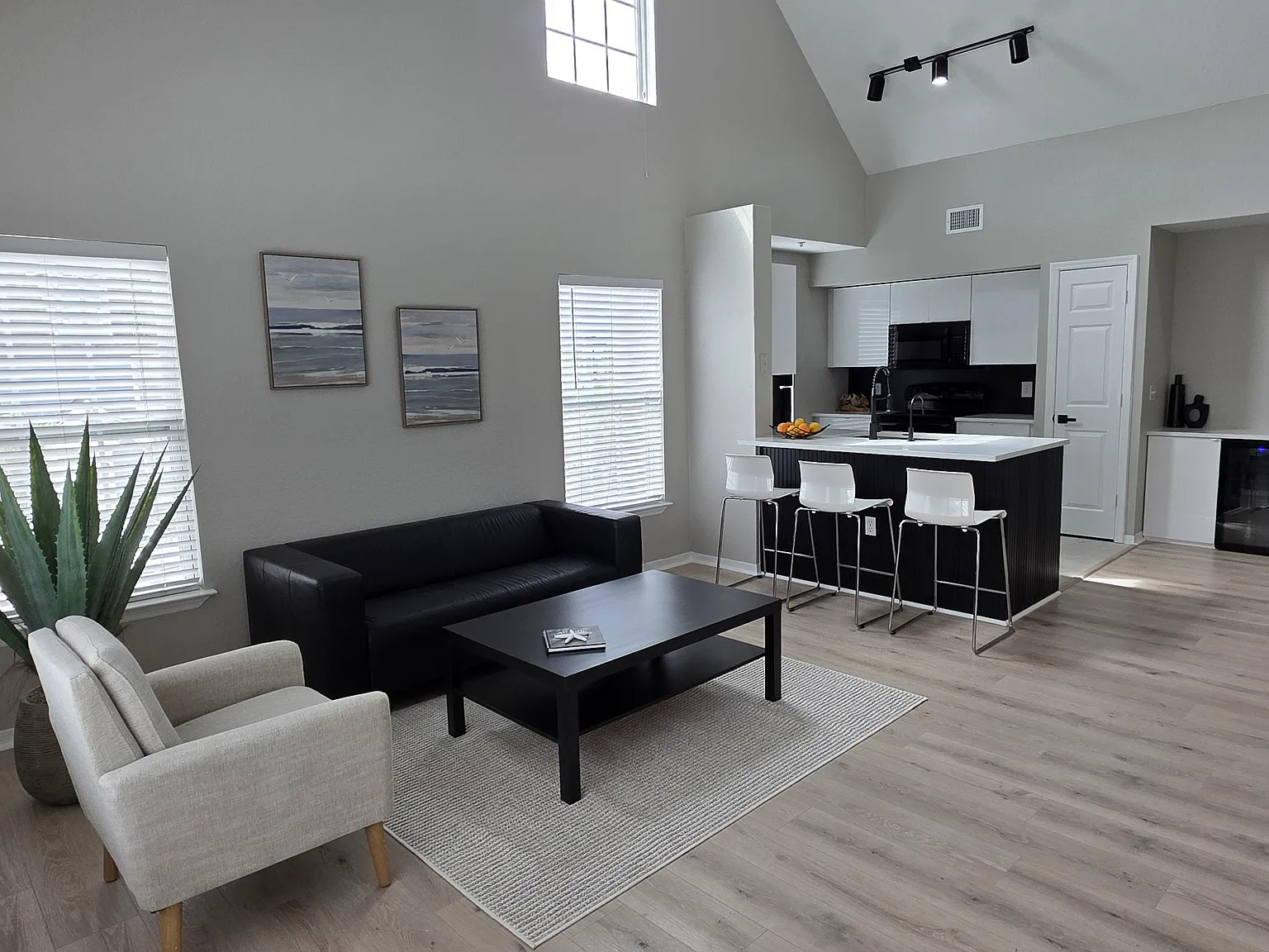 2 bed, 1316 sqft, $2,400 — Photo 1