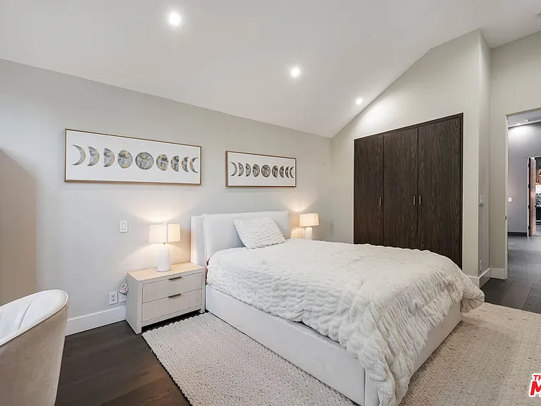 5415 Amestoy Ave — Photo 51
