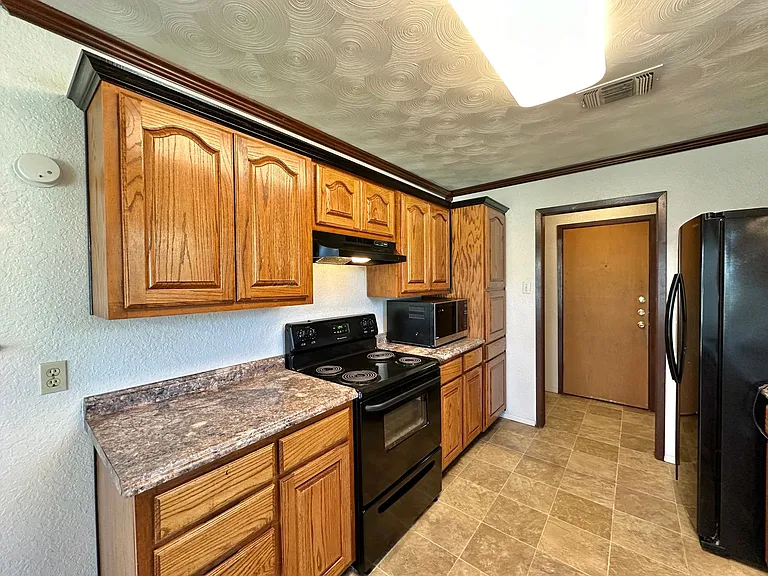 1602 Becker Dr — Photo 11