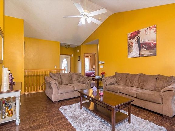 4th image of 2109 Country Cove Ln