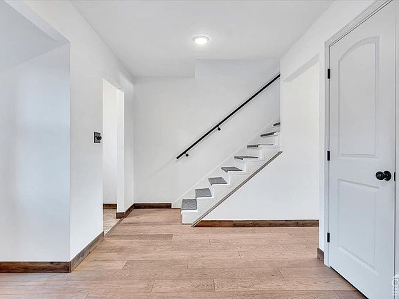 4th image of 9 Glenwood Townhouse Road