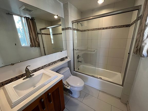 Ensuite Bathroom with bidet