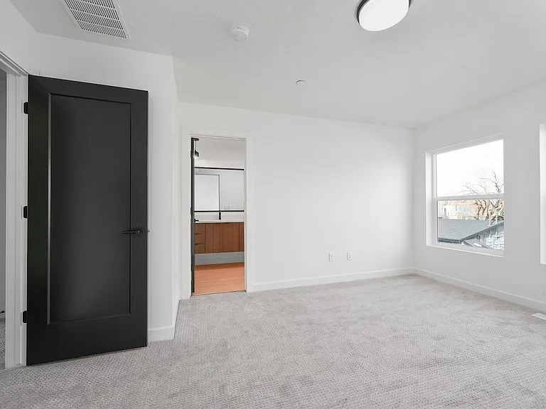 1739 S Main St #12 — Photo 16