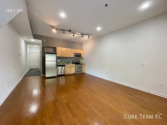 3rd image of 2911 Cherry St #605