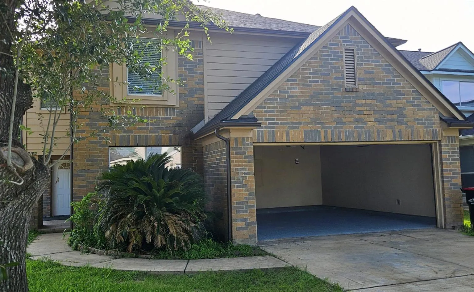 5 bed, 2.5 bath, 2692 sqft, $2,650 — Photo 1