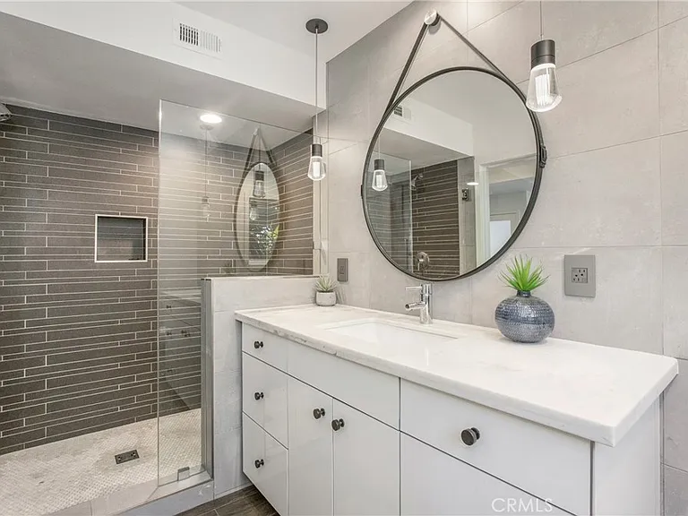 546 Temple Hills Dr — Photo 28