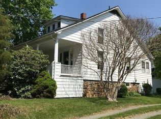 107 S Saint Paul St, Hamilton, VA 20158
