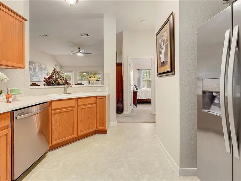 107 N Pauley Dr — Photo 2