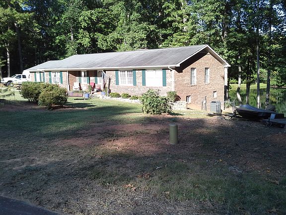 2nd image of 706 Woodsway Ct