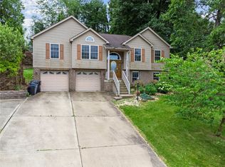 450 Sharon Rd, Coraopolis, PA 15108