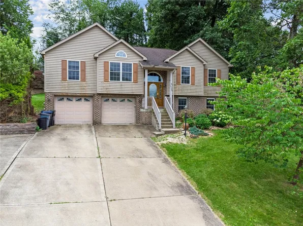 450 Sharon Rd, Coraopolis, PA 15108