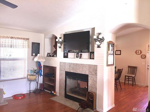 4th image of 605 10th St NE
