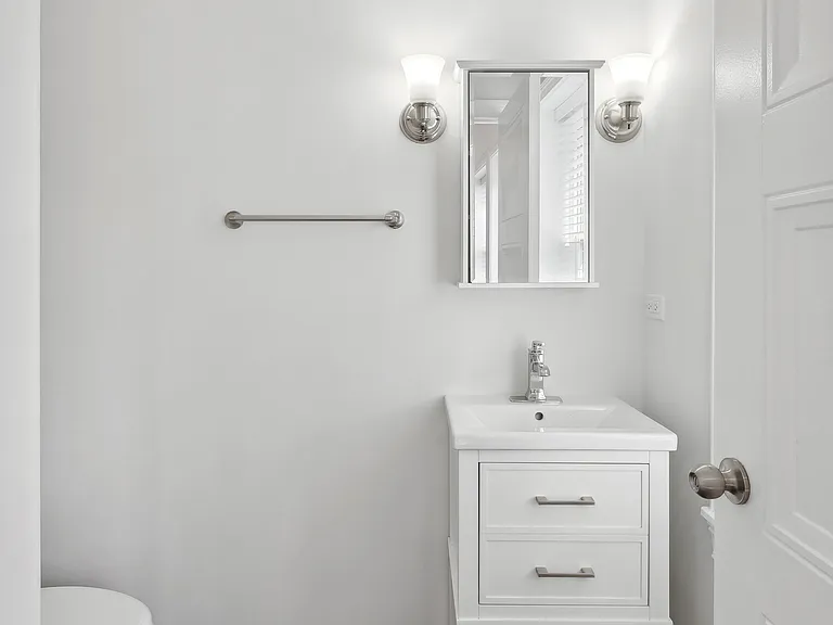 2347 W Altgeld St — Photo 7