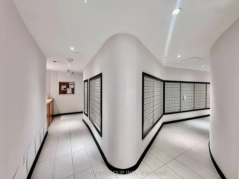 11 Wellesley St W #2103 — Photo 27