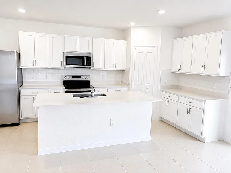 16024 Palos Verdes St — Photo 2
