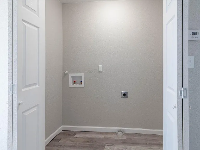 220 W Murray St — Photo 14