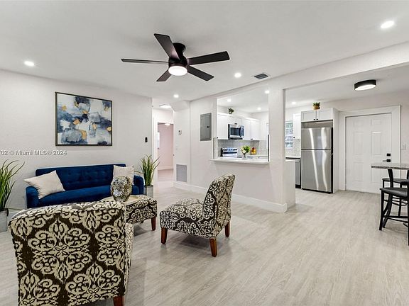 5th image of 1806 Lauderdale Manor Dr