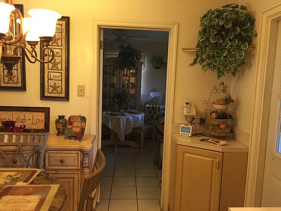 4th image of 405 NE 15th Ct