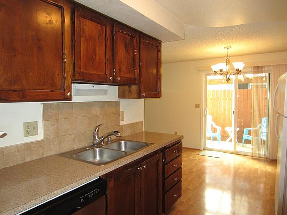 3rd image of 800 NE 105th St