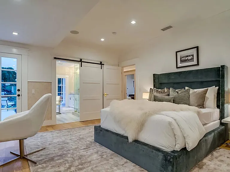 1524 N Sierra Bonita Ave — Photo 11