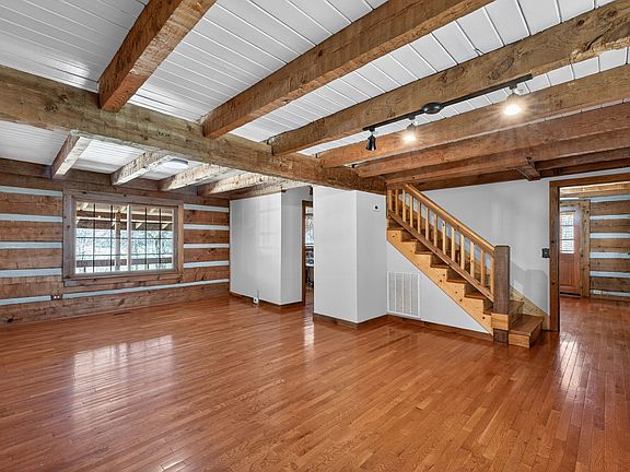 4th image of 916 Graceland Ct