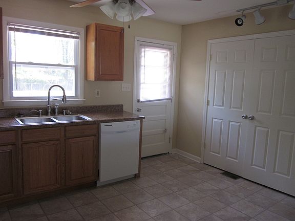 5th image of 417 Hedgewood Dr