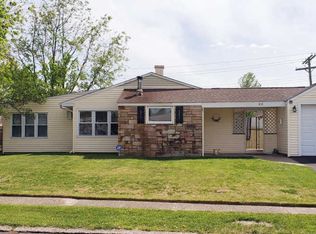 88 Indian Creek Dr, Levittown, PA 19057
