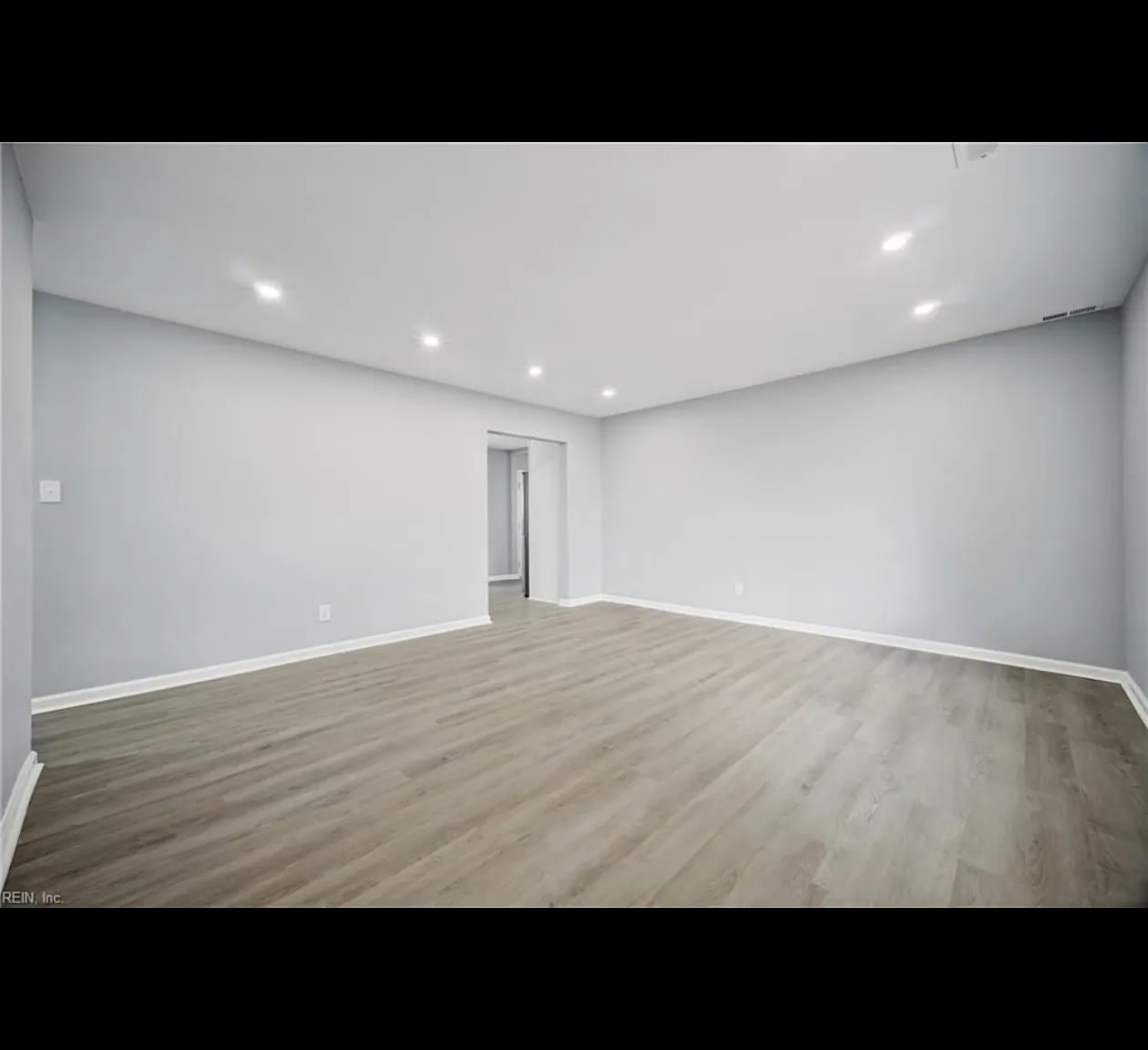 3 bed, 2100 sqft, $3,199 — Photo 2