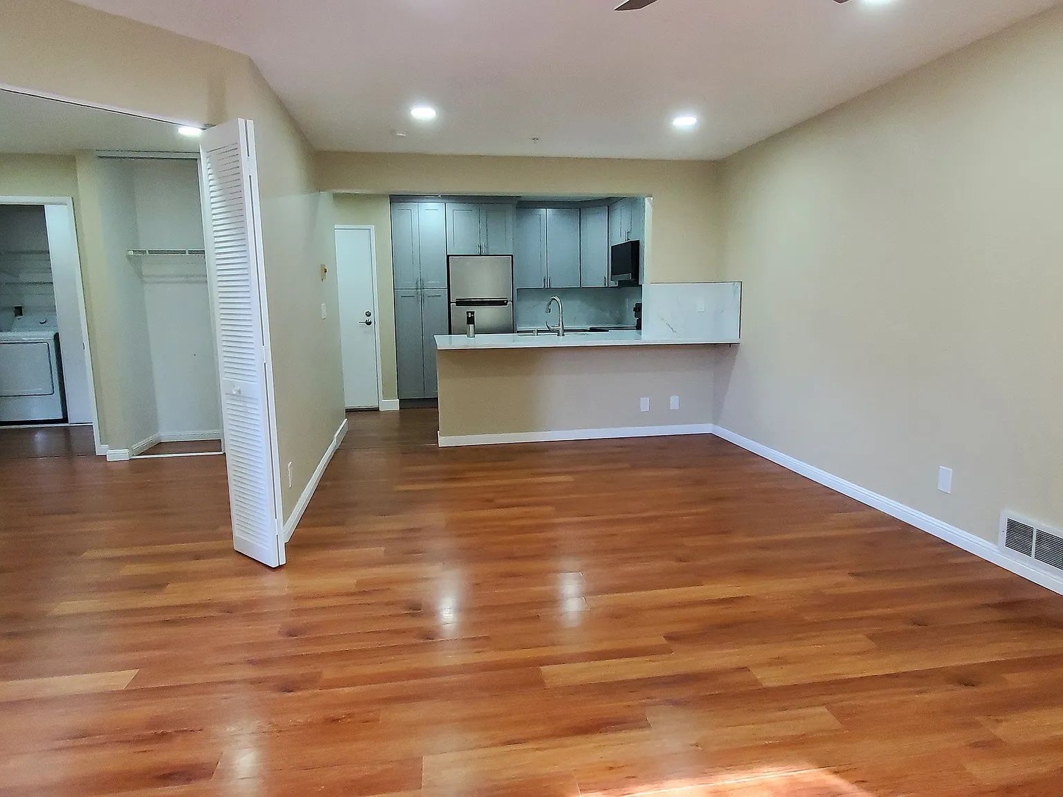 2 bed, 857 sqft, $2,850 — Photo 3